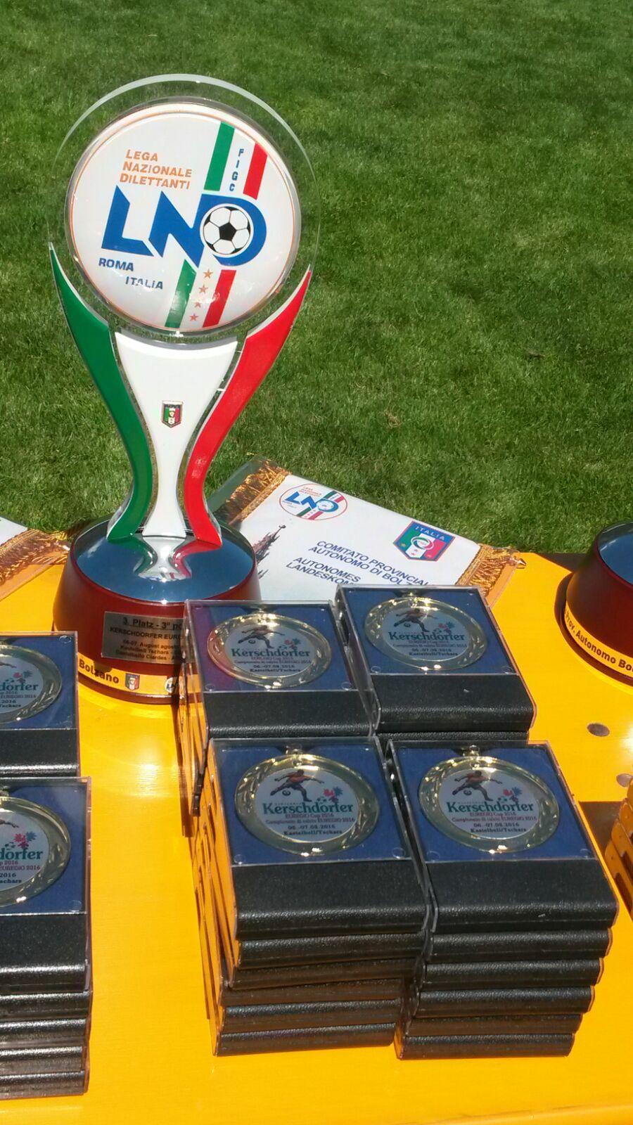 Die Trophäe für den dritten Platz