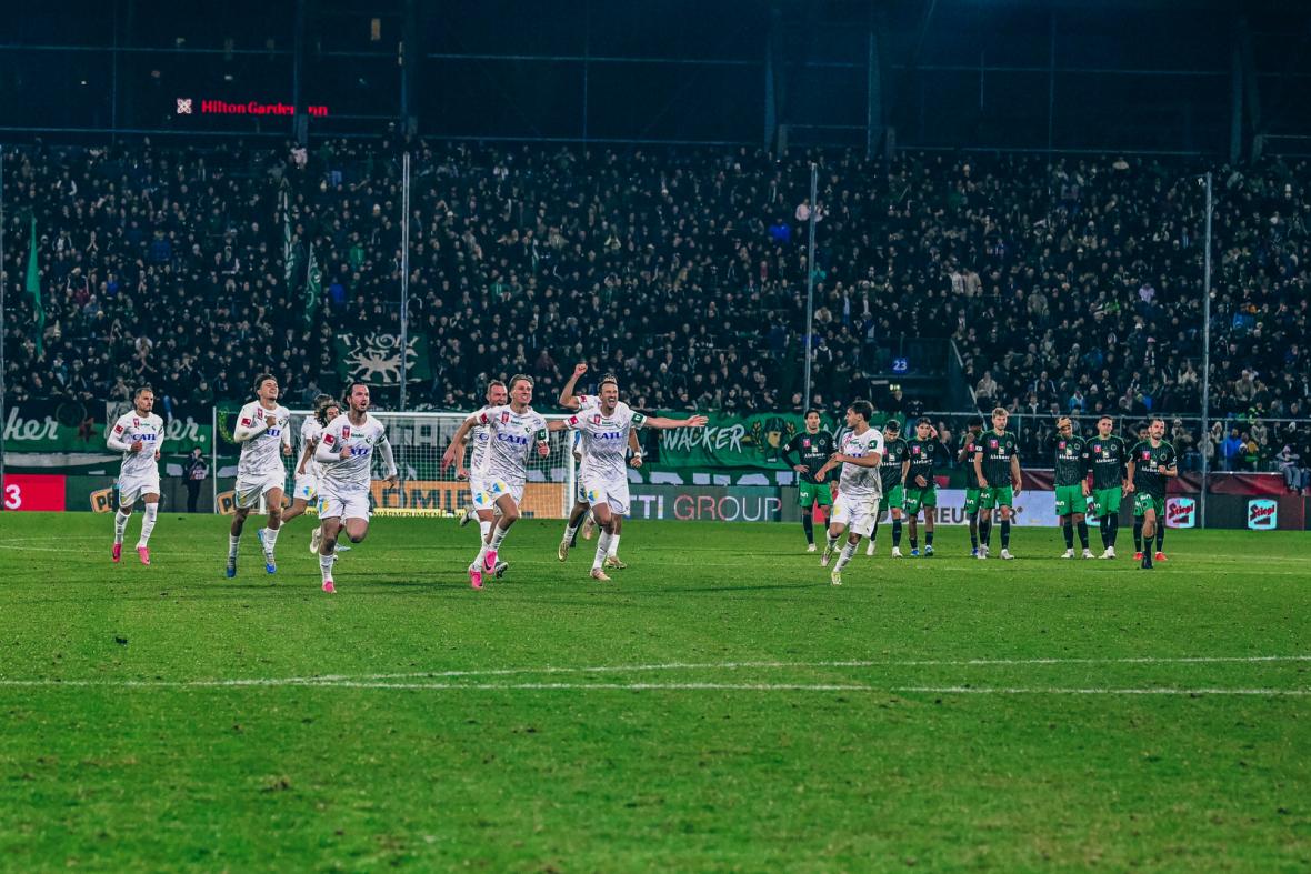 Vom Elfmeterschießen ins Viertelfinale