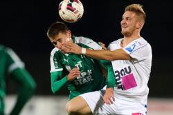 Duell im Plüsch-Stadion