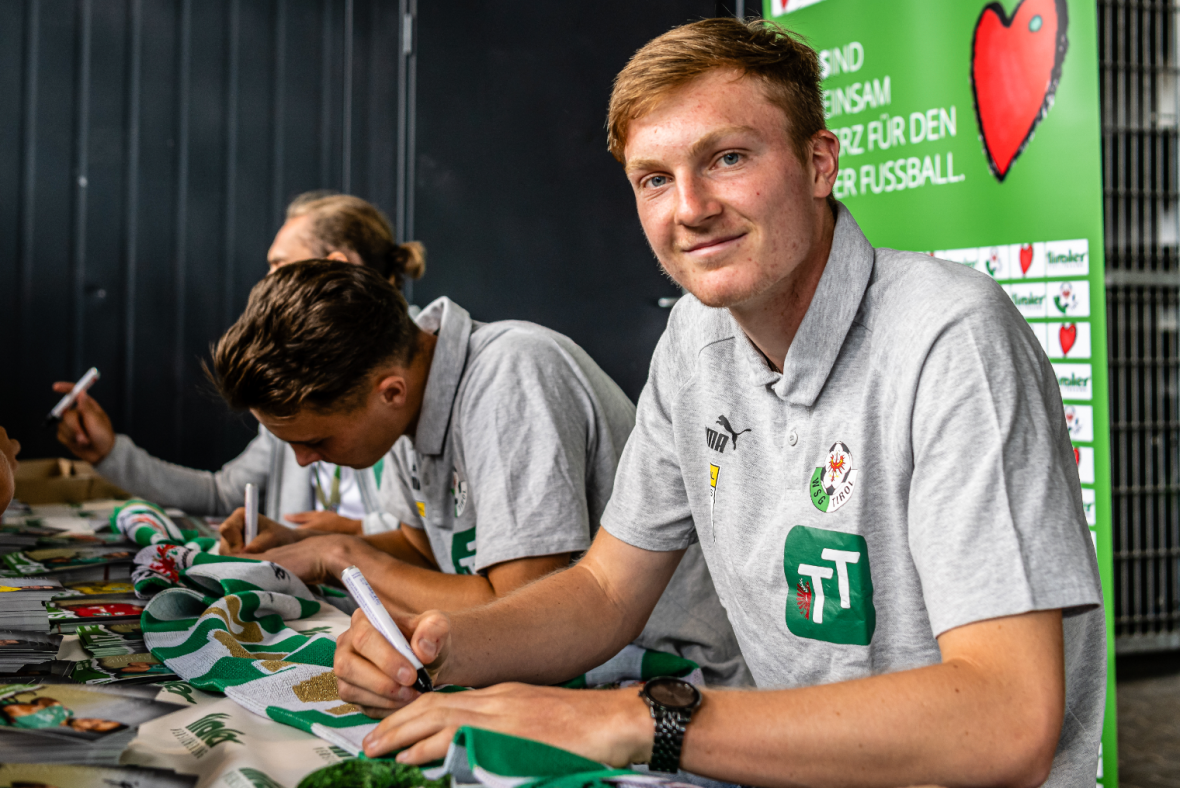 Autogrammstunde in der Sporthalle Wattens