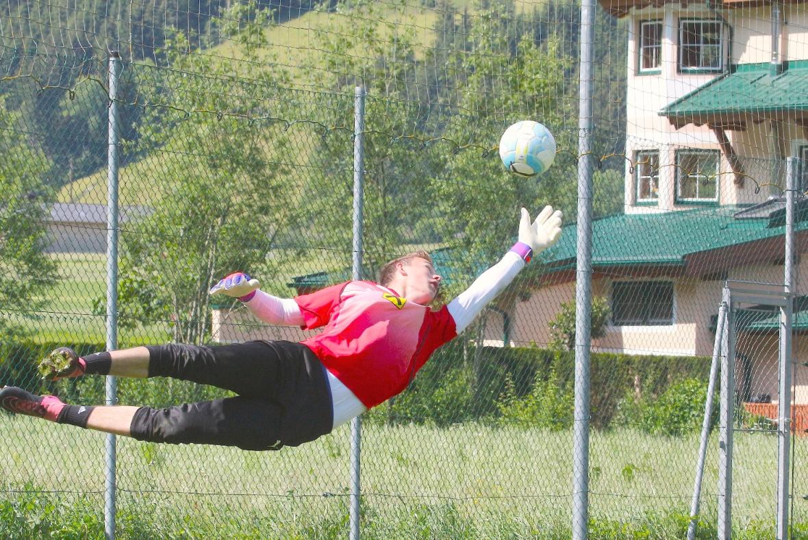 Emanuel Ponholzer mit dem ÖFB U18 Team in Portugal im Einsatz