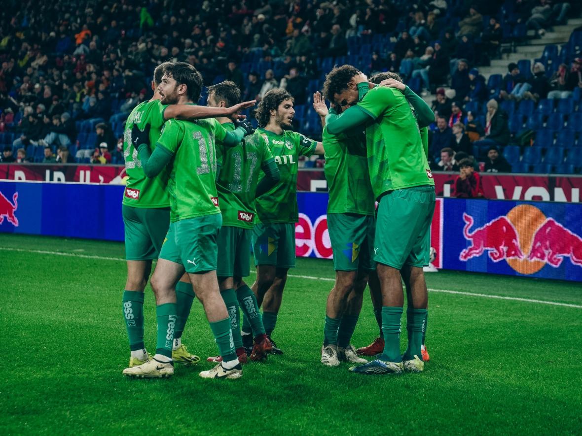 Jamie Lawrence (re.) sorgte für die zwischenzeitliche Führung unserer WSGler.