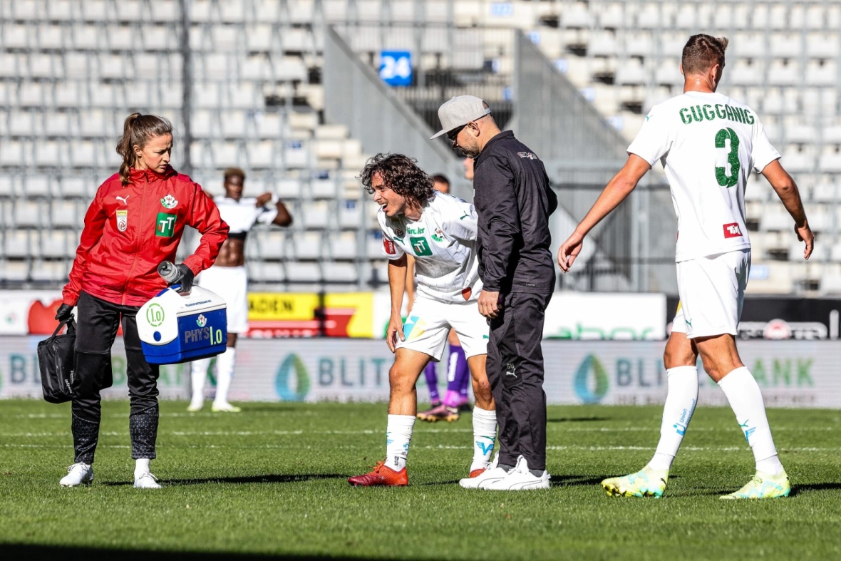 Ein böses Einsteigen gegen Mittelfeldakteur Matthäus Taferner blieb kurz nach Spielbeginn nahezu ungeahndet 