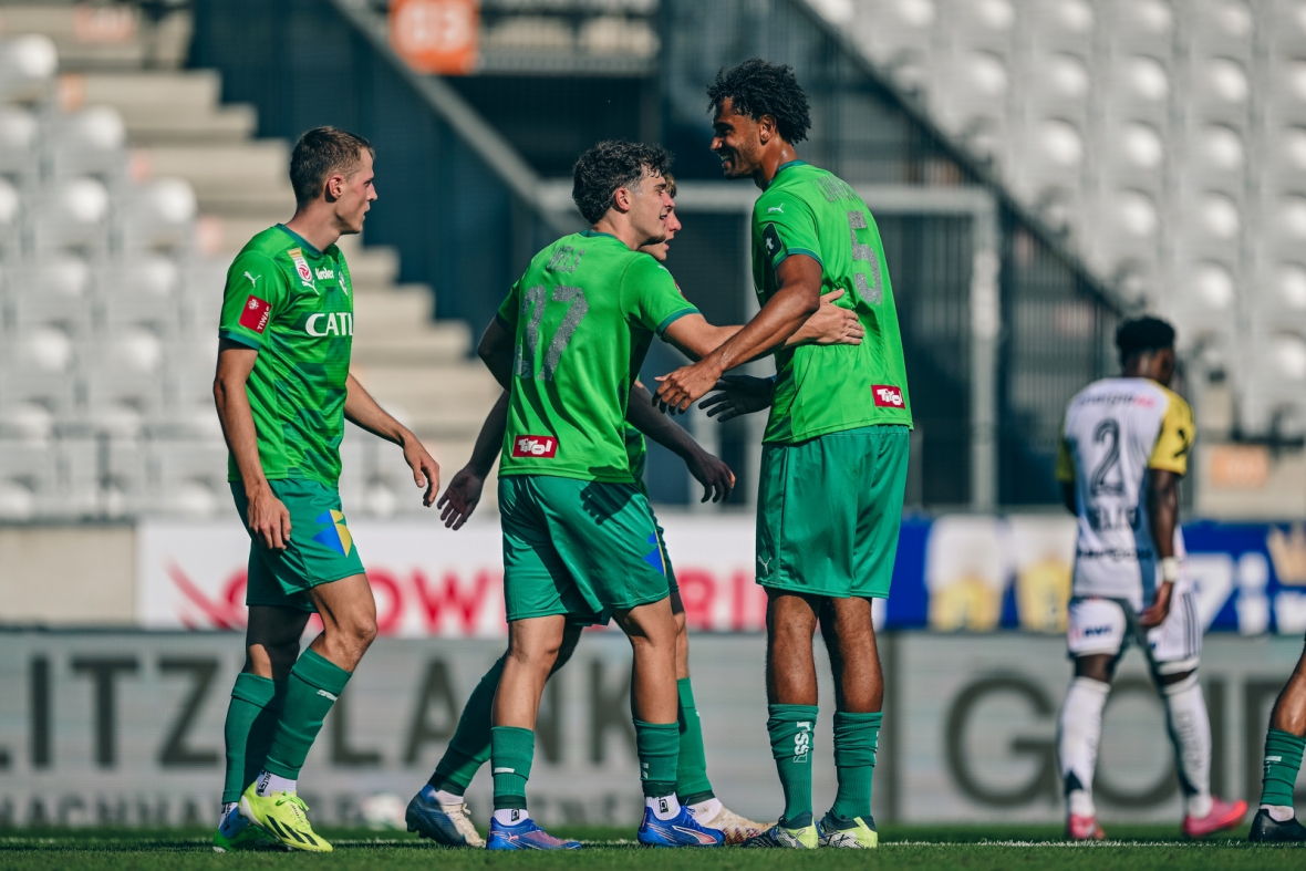Mit einer hochverdienten 2:0-Pausenführung gingen unsere Burschen in die Katakomben.