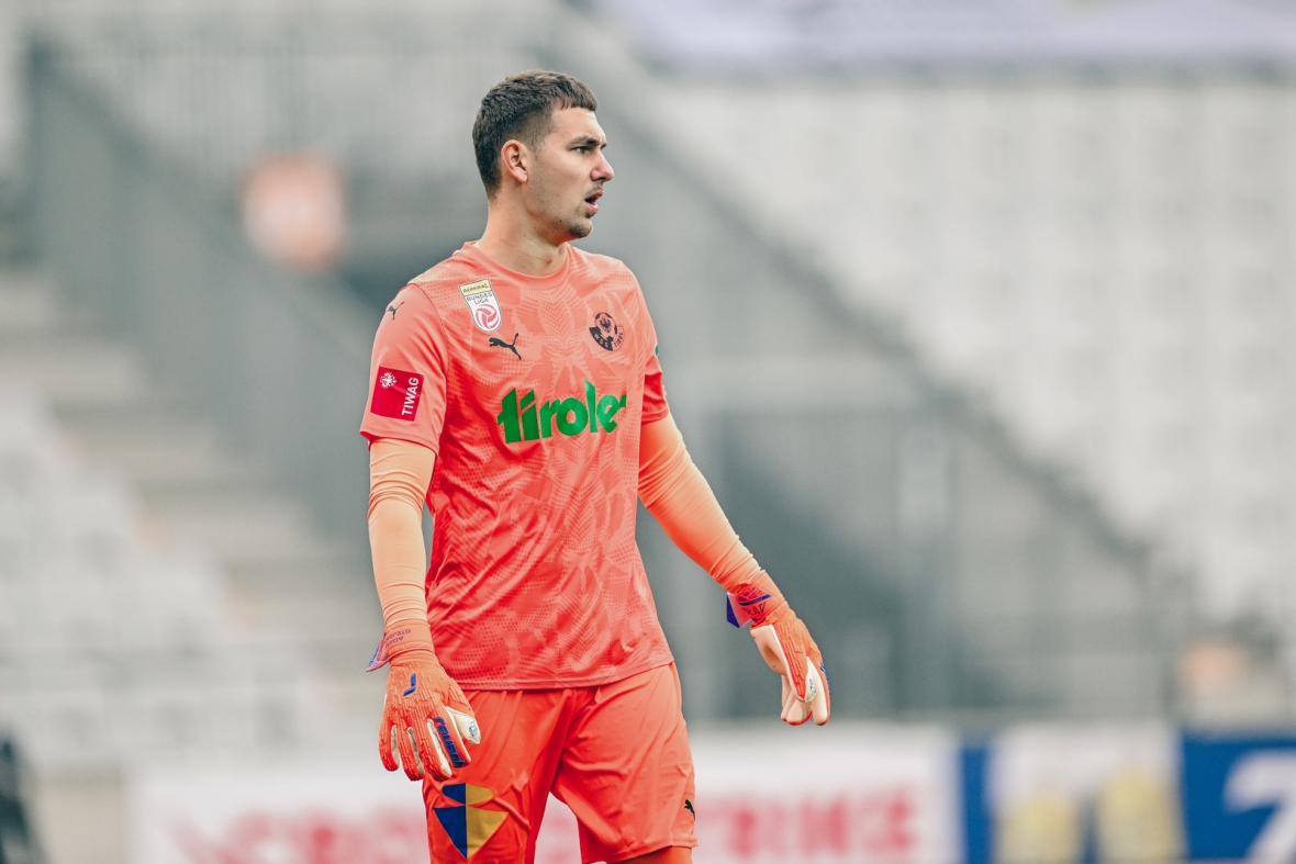 Musste im ersten Durchgang gleich zweimal hinter sich greifen: WSG-Keeper Adam Stejskal