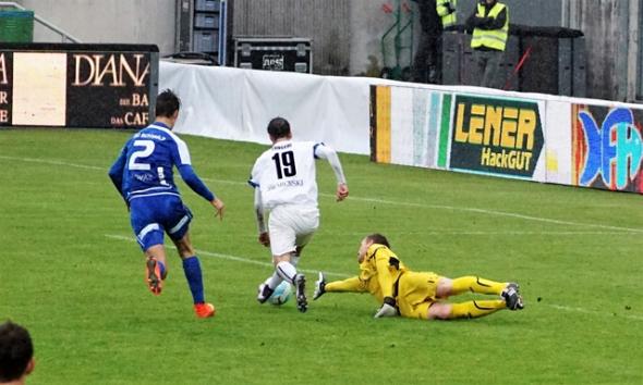 Simon Zangerl war einmal mehr nicht zu halten - Hattrick in 18 Minuten