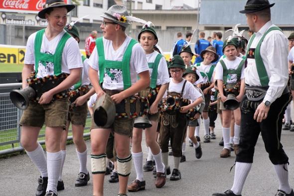 Die Grasausläuter brachten der WSG am samstag Glück - danke an euch,, an Daniel Ebner und an die Brauchtumsgruppe Wattens!
